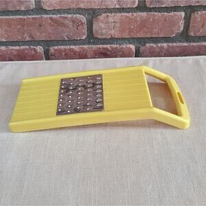 Vintage Rubbermaid Cheese Grater Vegetable Shedder